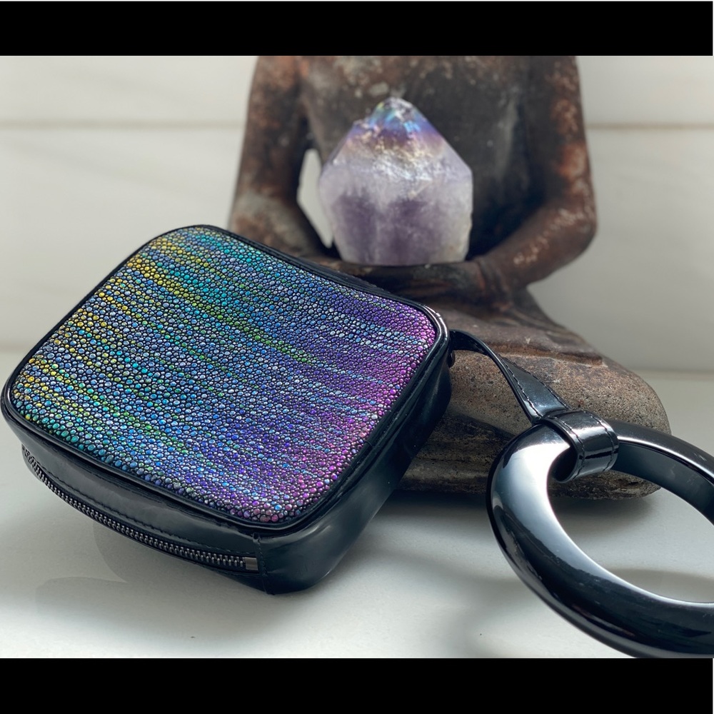 🔸PERRIN🔸 Stingray Cuff Clutch Bag